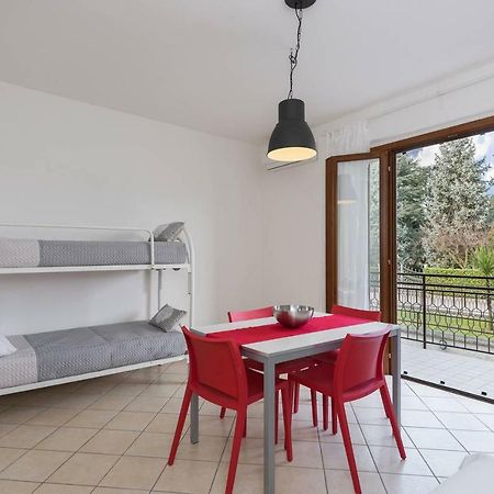 Апартаменты San Benedetto Di Lugana 2 Пескьера-дель-Гарда Экстерьер фото
